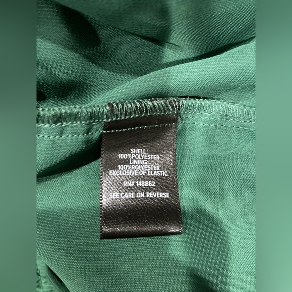 Torrid Women’s Green Chiffon Star Blouse- size 2 - Picture 7 of 8